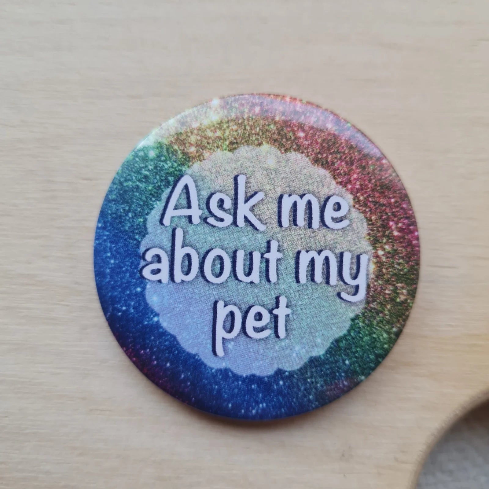 Ask me about, pinssi